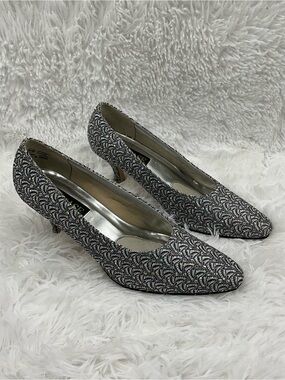 L chase Pumps Size 8.5 Silver Sparkle Embellished Low Heel Pumps